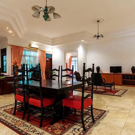 棉兰 Oyo Living 2843 Raz House Syariah酒店 外观 照片