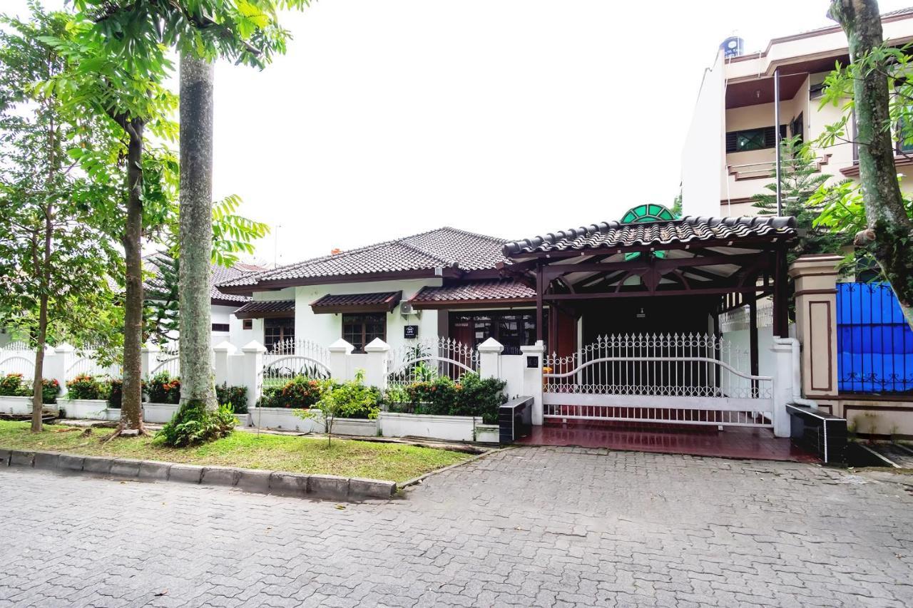 棉兰 Oyo Living 2843 Raz House Syariah酒店 外观 照片