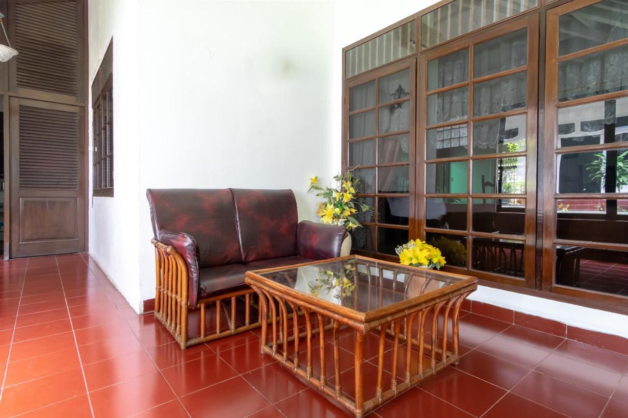 棉兰 Oyo Living 2843 Raz House Syariah酒店 外观 照片