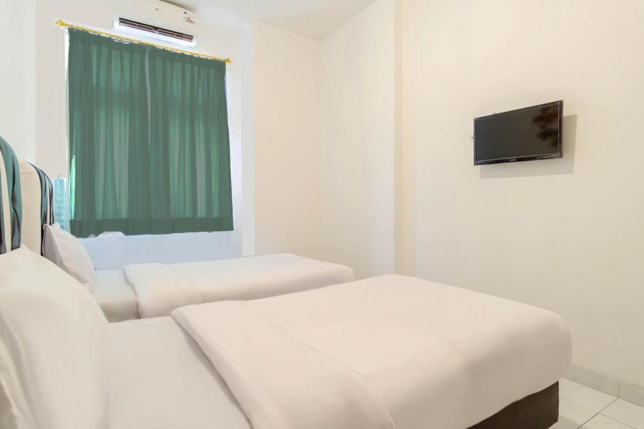 棉兰 Oyo Living 2843 Raz House Syariah酒店 外观 照片