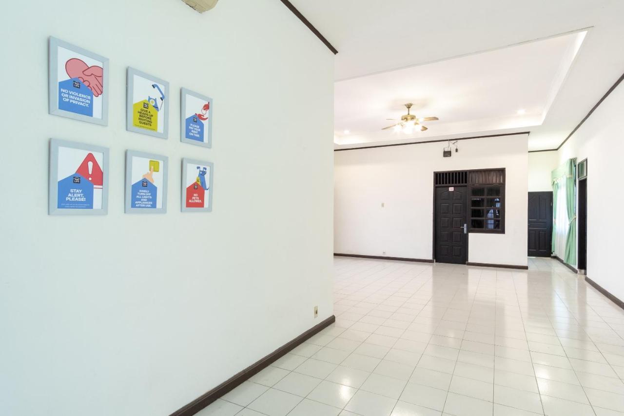 棉兰 Oyo Living 2843 Raz House Syariah酒店 外观 照片