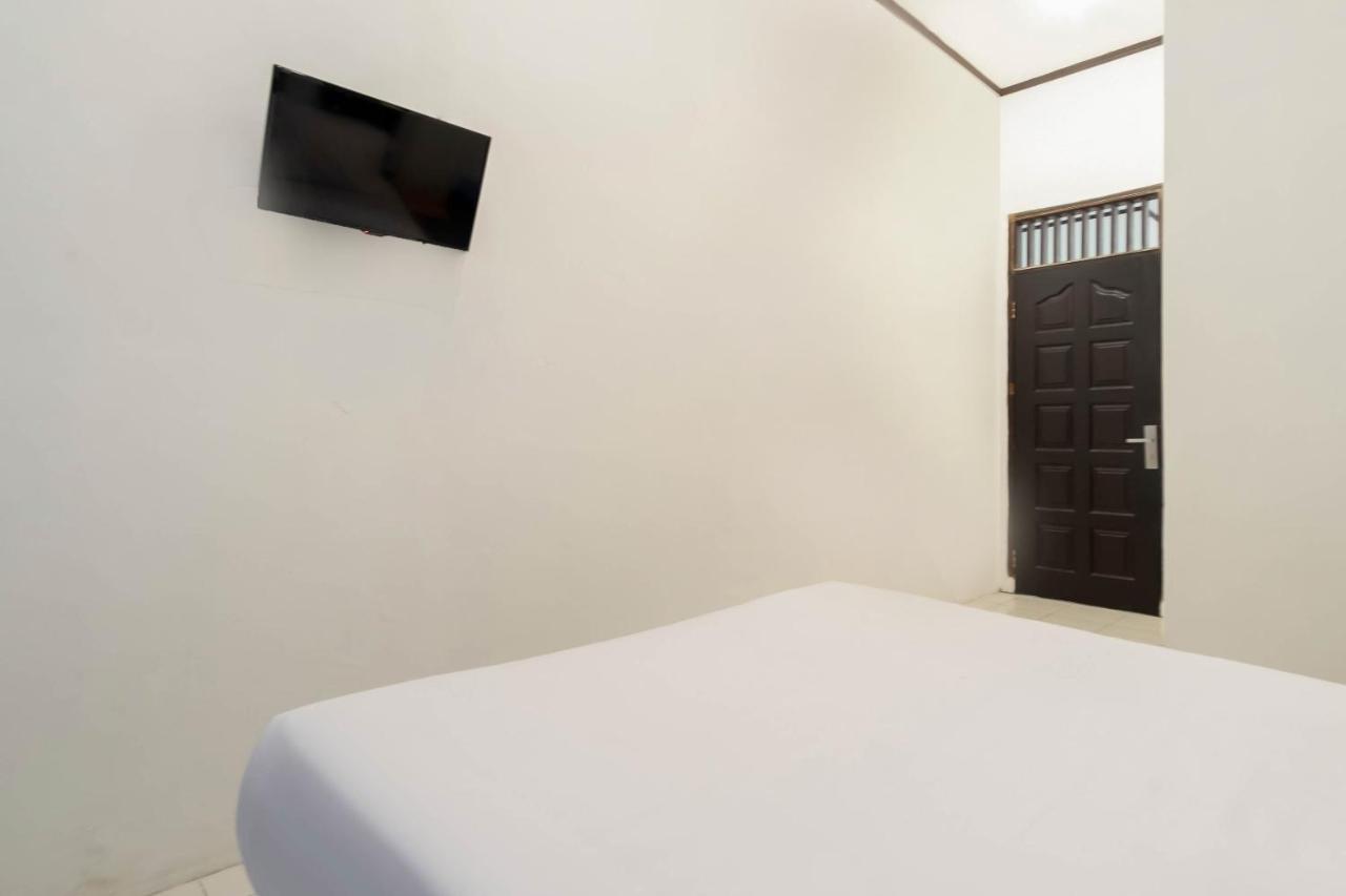 棉兰 Oyo Living 2843 Raz House Syariah酒店 外观 照片