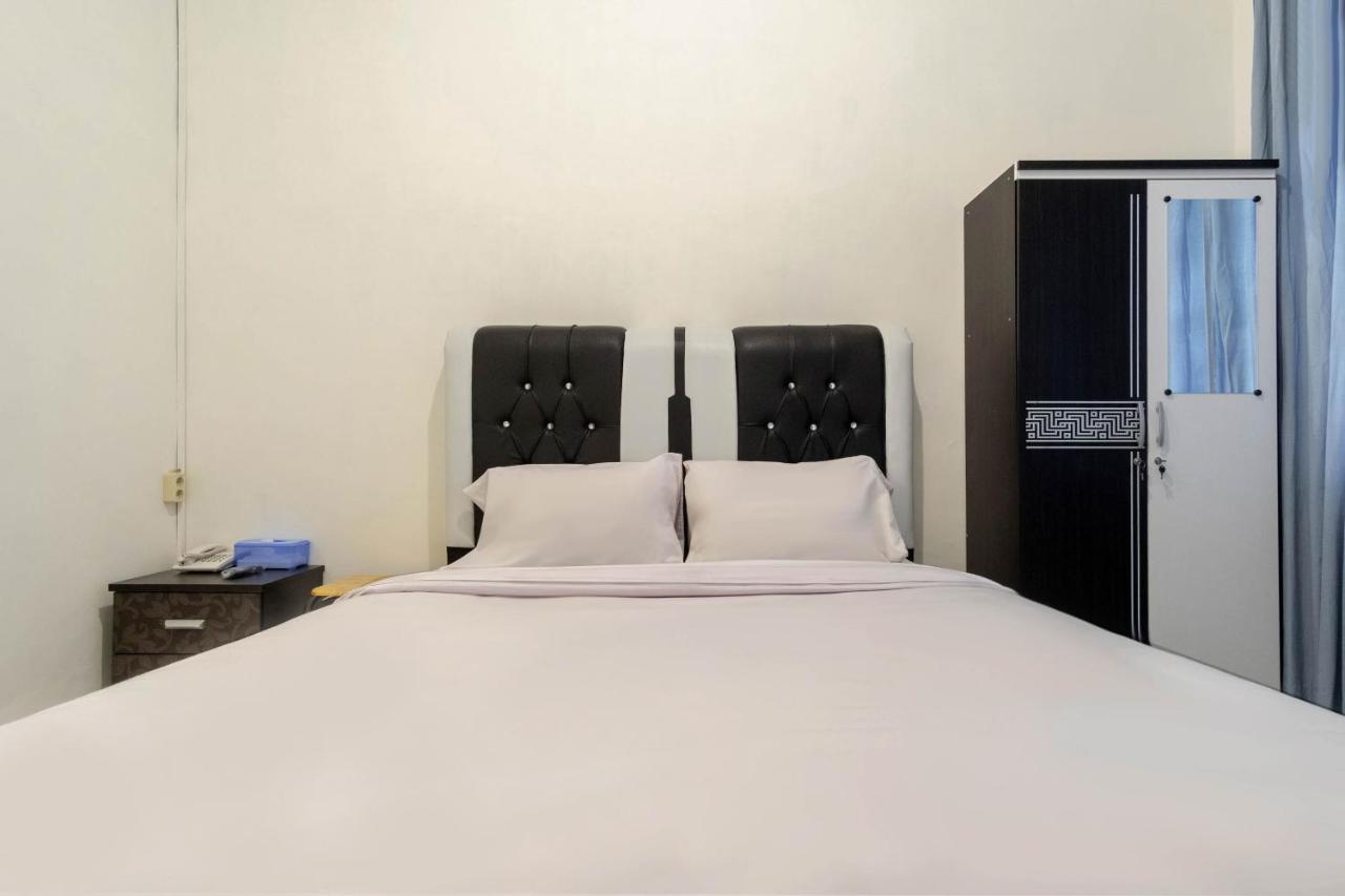 棉兰 Oyo Living 2843 Raz House Syariah酒店 外观 照片