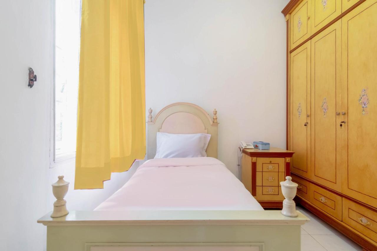 棉兰 Oyo Living 2843 Raz House Syariah酒店 外观 照片