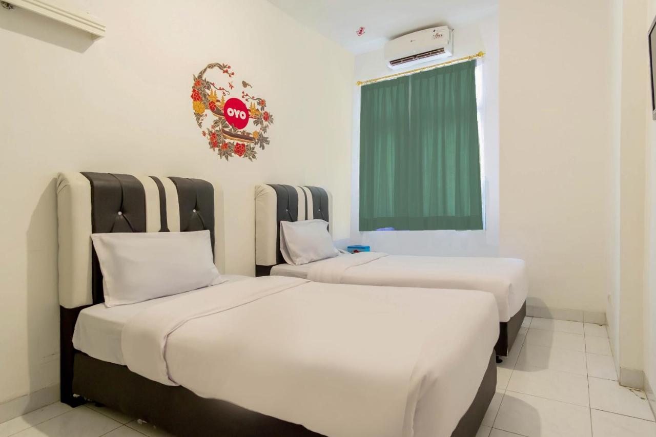 棉兰 Oyo Living 2843 Raz House Syariah酒店 外观 照片