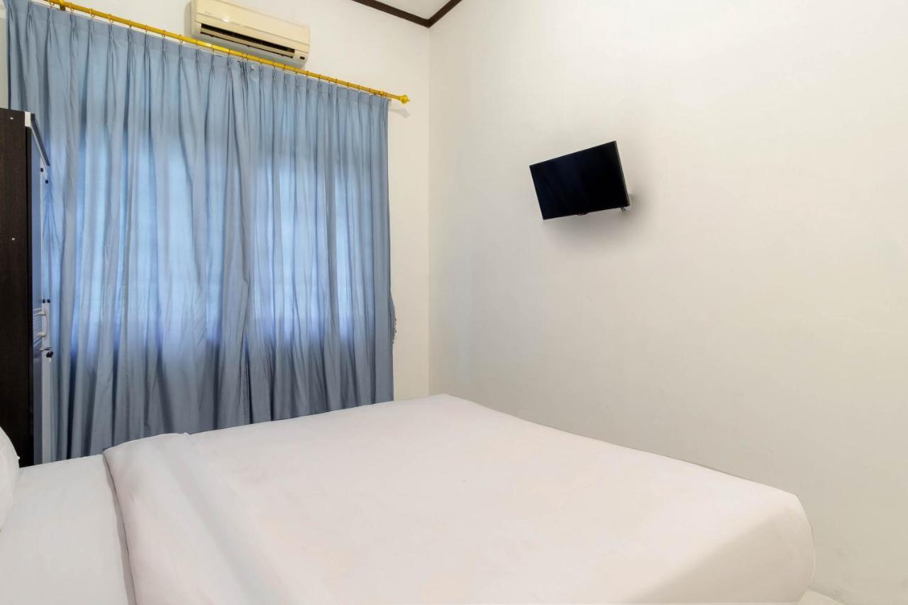 棉兰 Oyo Living 2843 Raz House Syariah酒店 外观 照片