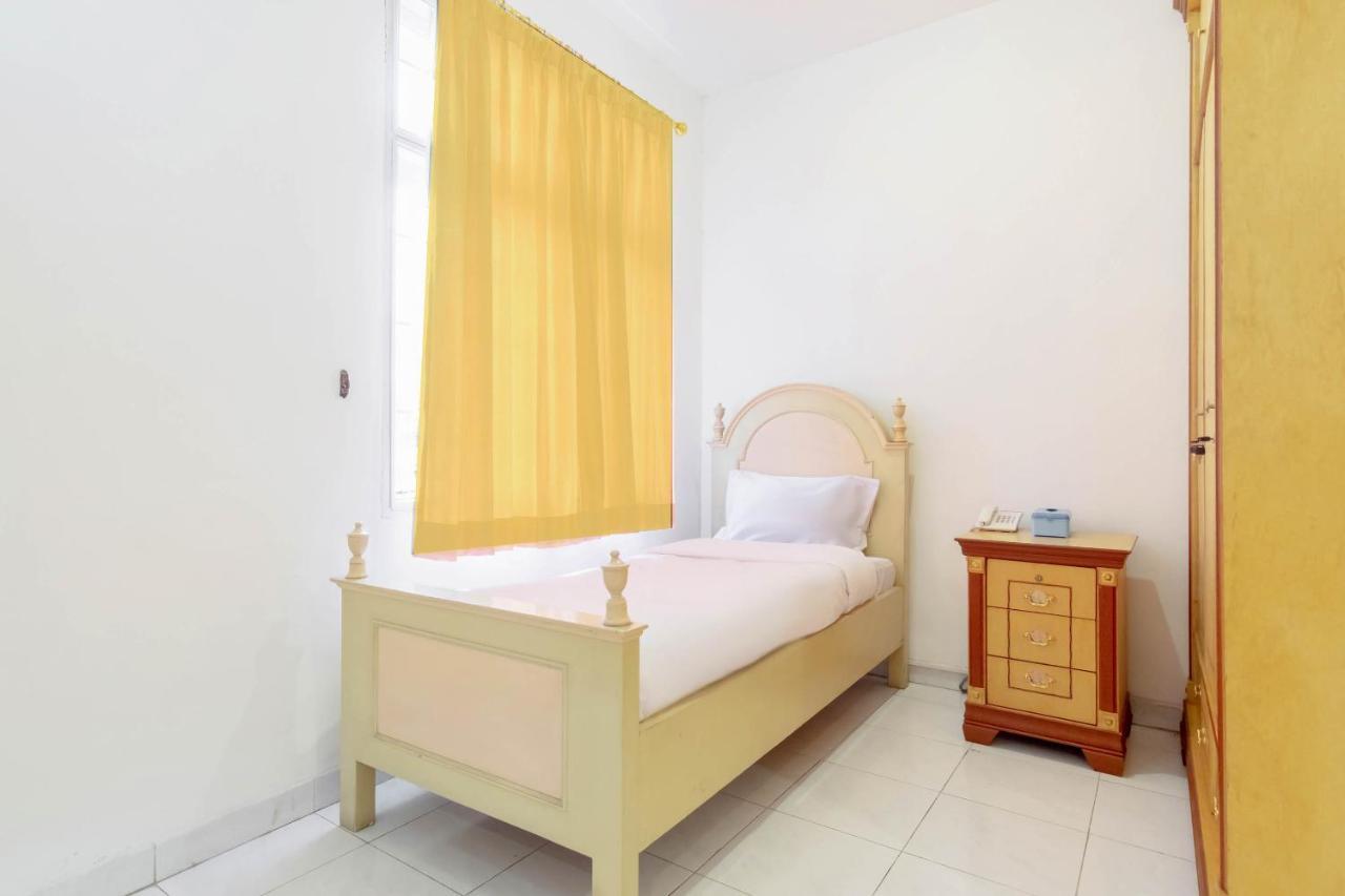 棉兰 Oyo Living 2843 Raz House Syariah酒店 外观 照片