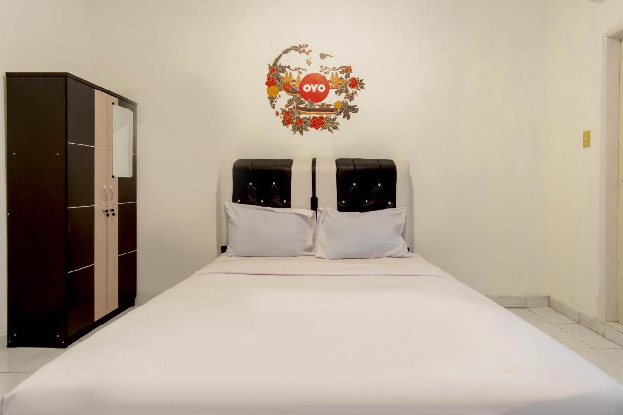 棉兰 Oyo Living 2843 Raz House Syariah酒店 外观 照片