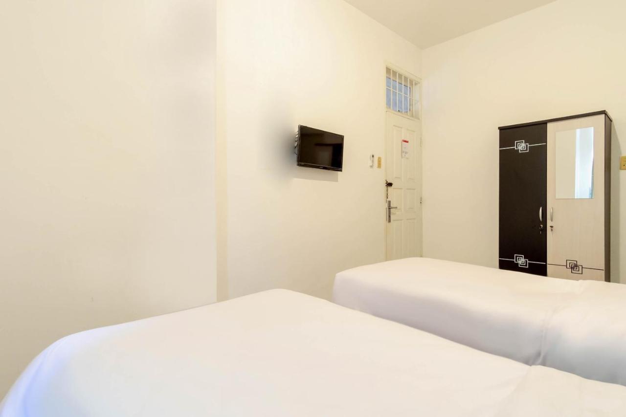 棉兰 Oyo Living 2843 Raz House Syariah酒店 外观 照片