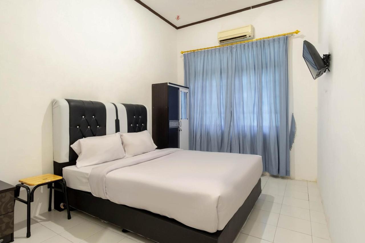 棉兰 Oyo Living 2843 Raz House Syariah酒店 外观 照片