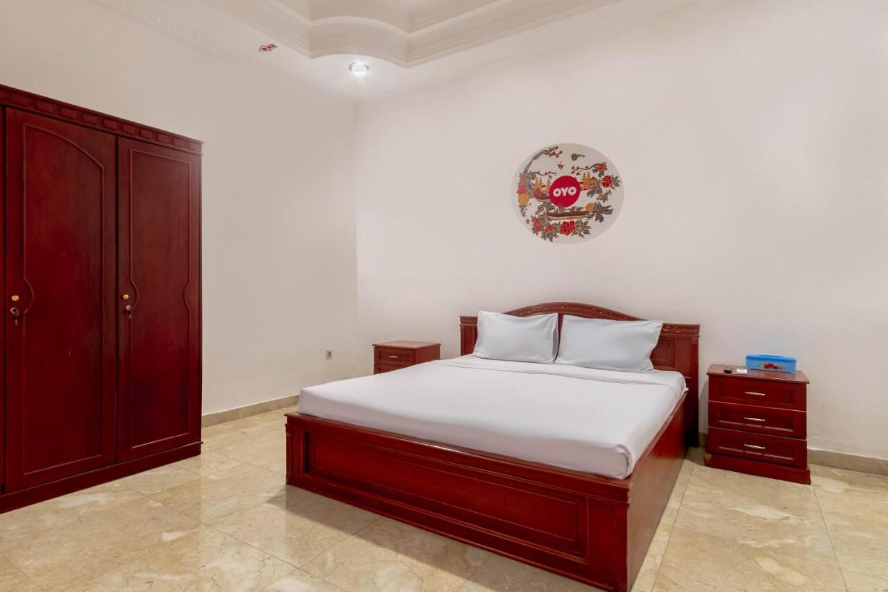 棉兰 Oyo Living 2843 Raz House Syariah酒店 外观 照片