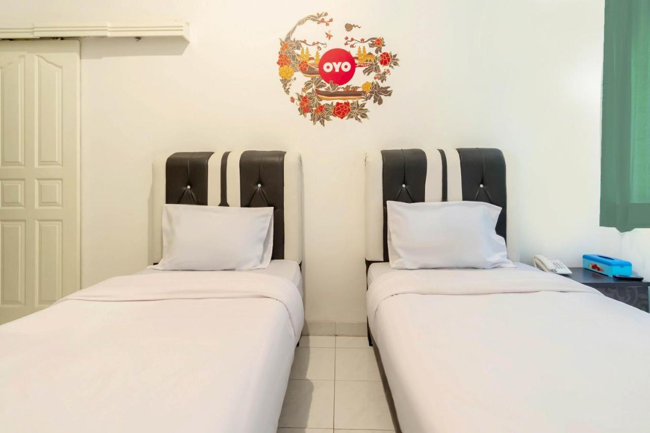 棉兰 Oyo Living 2843 Raz House Syariah酒店 外观 照片