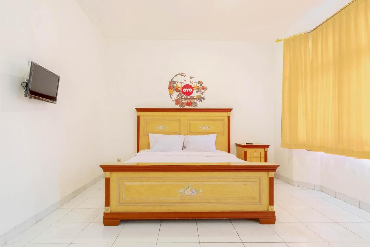 棉兰 Oyo Living 2843 Raz House Syariah酒店 外观 照片
