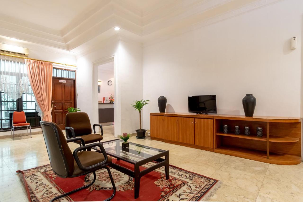 棉兰 Oyo Living 2843 Raz House Syariah酒店 外观 照片